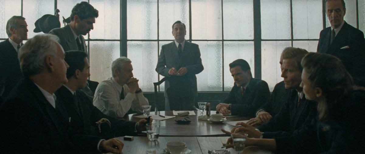 Gilles Lellouche dans la peau de Jean Moulin dans Moulin de László Nemes